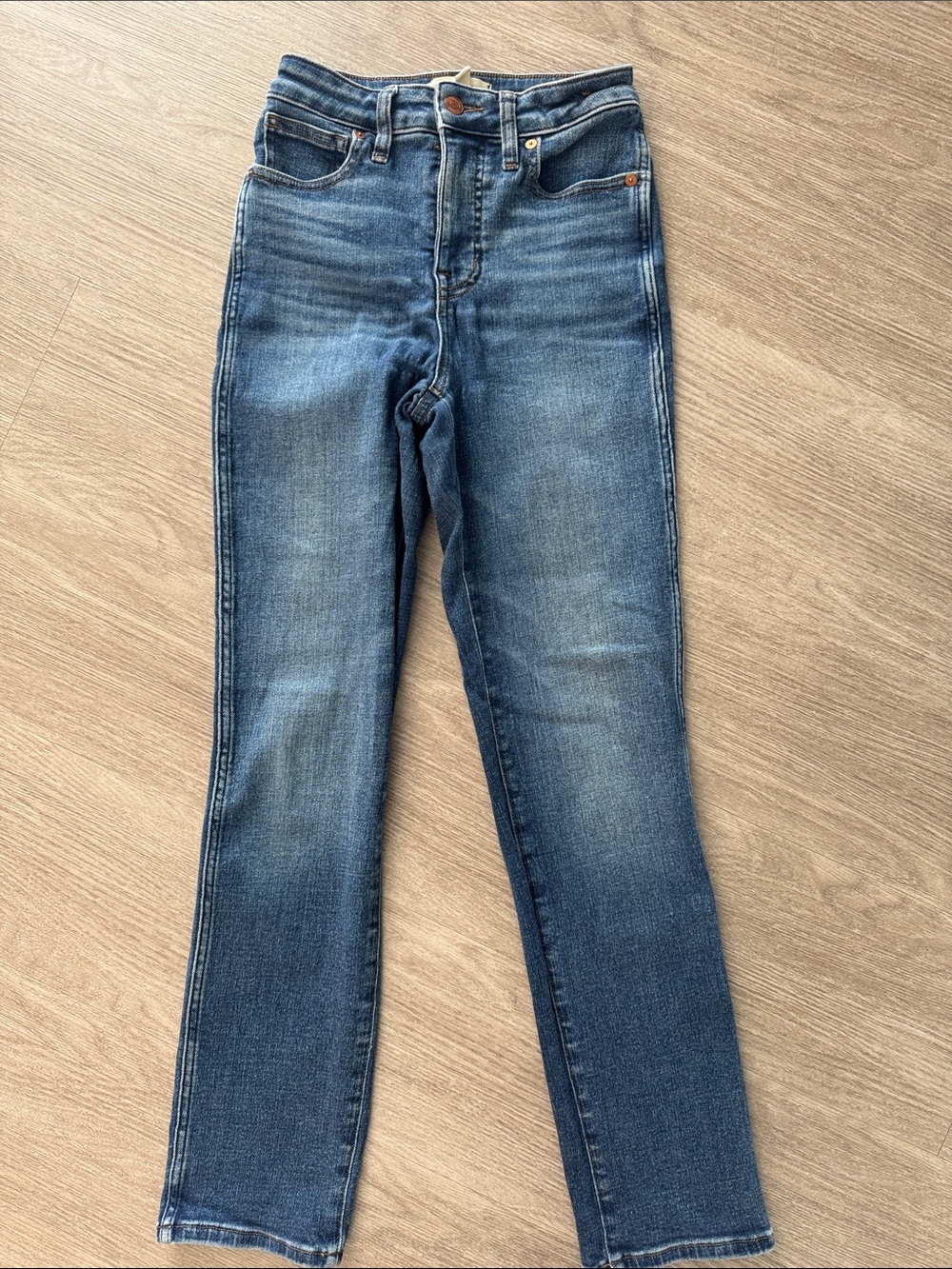 Madewell Curvy Stovepipe Jeans in Medium Blue Wash
